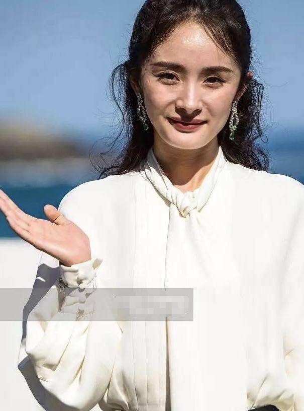 34岁杨幂脸怎么了?未修生图照惹争议,状态大不如前_魅力_造型_时尚