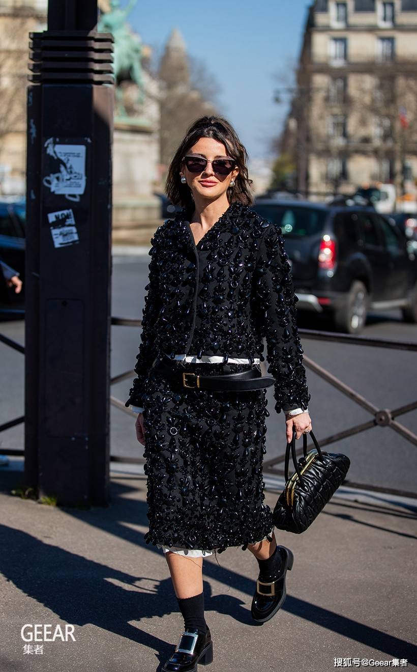 上衣 巴黎时装周精彩街拍造型：人气Miu Miu套装再次席卷街头！