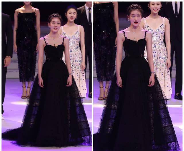 周冬雨 穿了N套dior，大使张雪迎终于穿了套华丽高定！却被周冬雨抢了镜