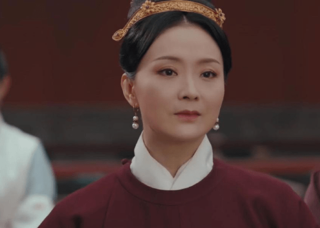 张萌女明星别再过度保养，选择自然变老，才是真优雅