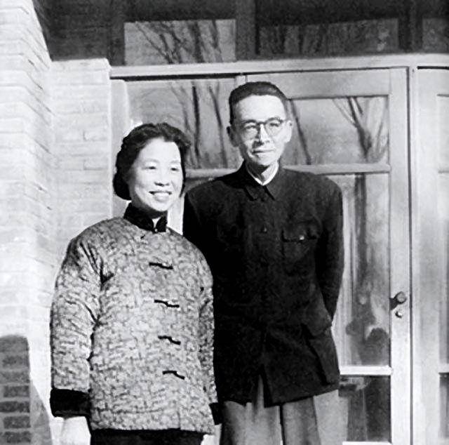 照片取下,被梁再冰打了一巴掌,梁思成:没时间哄你_孩子_婚姻_张奚若