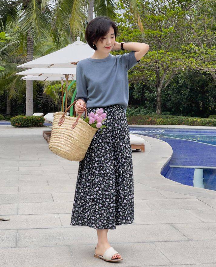 显得 建议女人过了40岁,穿碎花裙要记住这“5不要”,容易显老又俗气