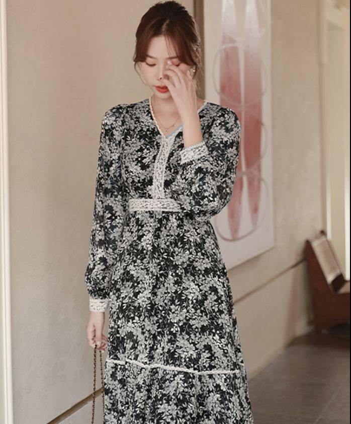 显得 建议女人过了40岁,穿碎花裙要记住这“5不要”,容易显老又俗气