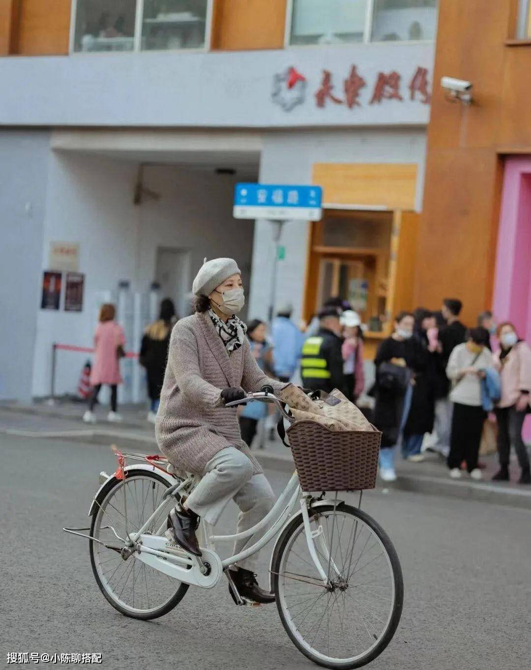 粉色 身材不好≠不时髦优雅，看这些上海奶奶的穿搭，比90后女生还时髦