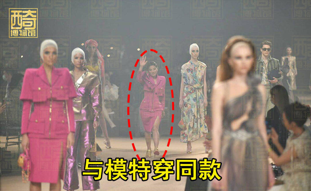 服装 泰王小女儿思蕊梵开服装发布会，与模特穿同款，暴露五短身材？