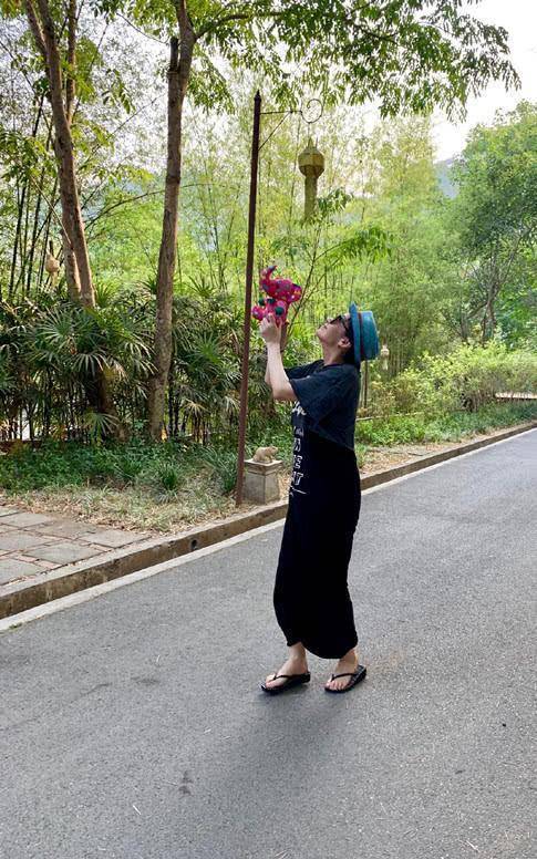 女生 本以为温碧霞的旅行私服够美了，原来阿姨辈里的许晴也不错！