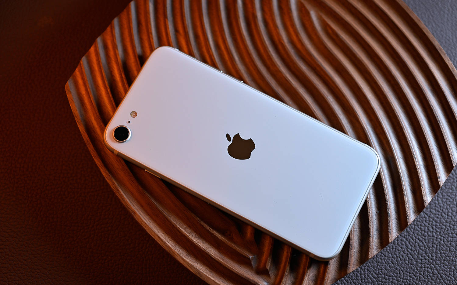 iphone se三代和iphone 13同框效果如何?有五点没有想到