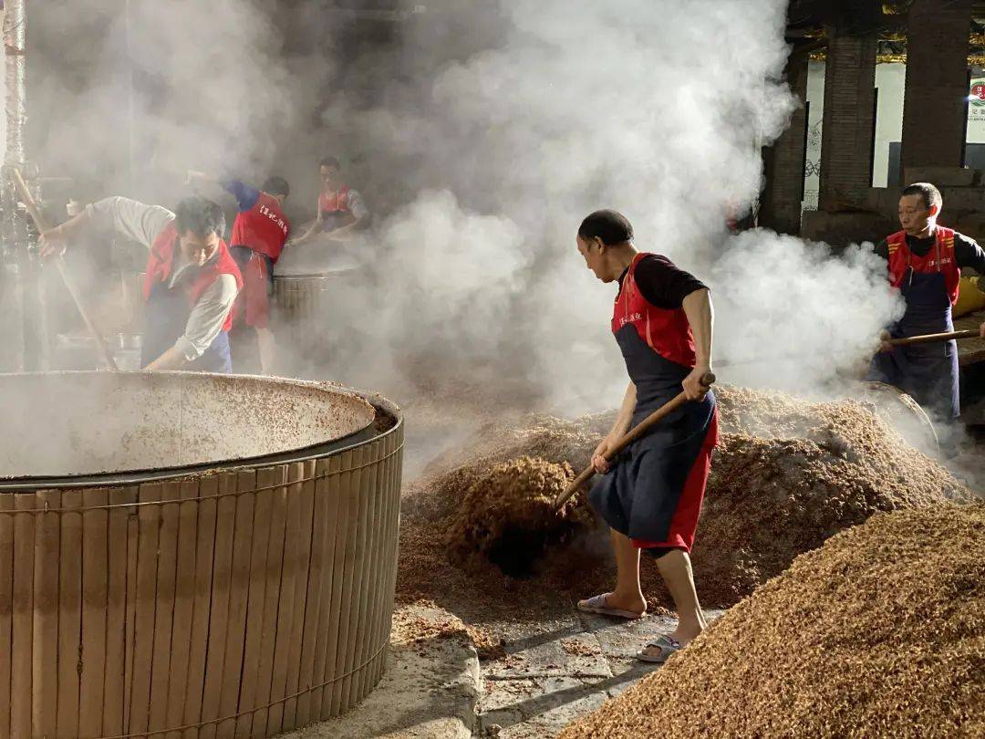 酿酒场景匠人图片