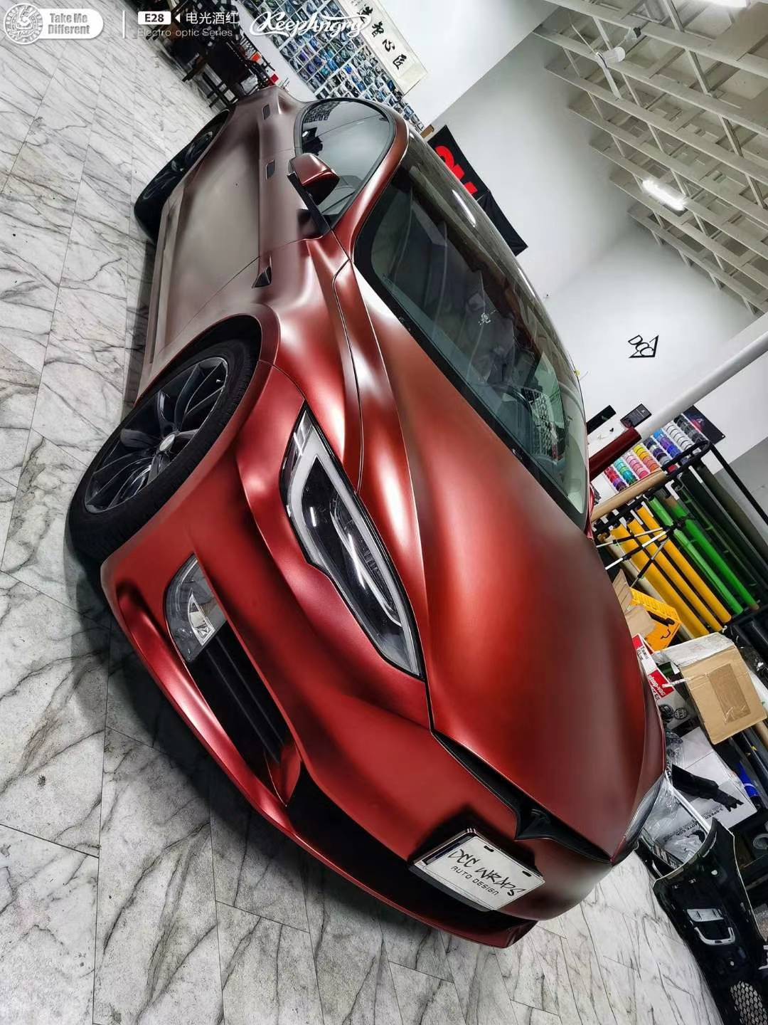 女神心中醉美的颜色,特斯拉tmd潮牌电光酒红改色膜_take_dcc-wraps