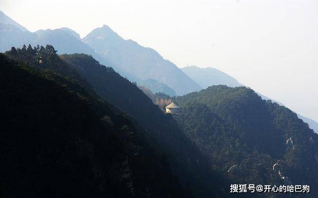 極其有個性,作品也是很有韻味,在廬山過著採菊東籬下,悠然見南山的