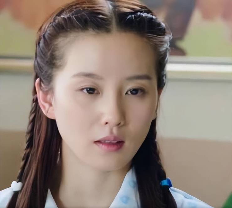 眼如铜铃双眼呆滞娱乐圈美女的抠脚演技跟哪个导演学的