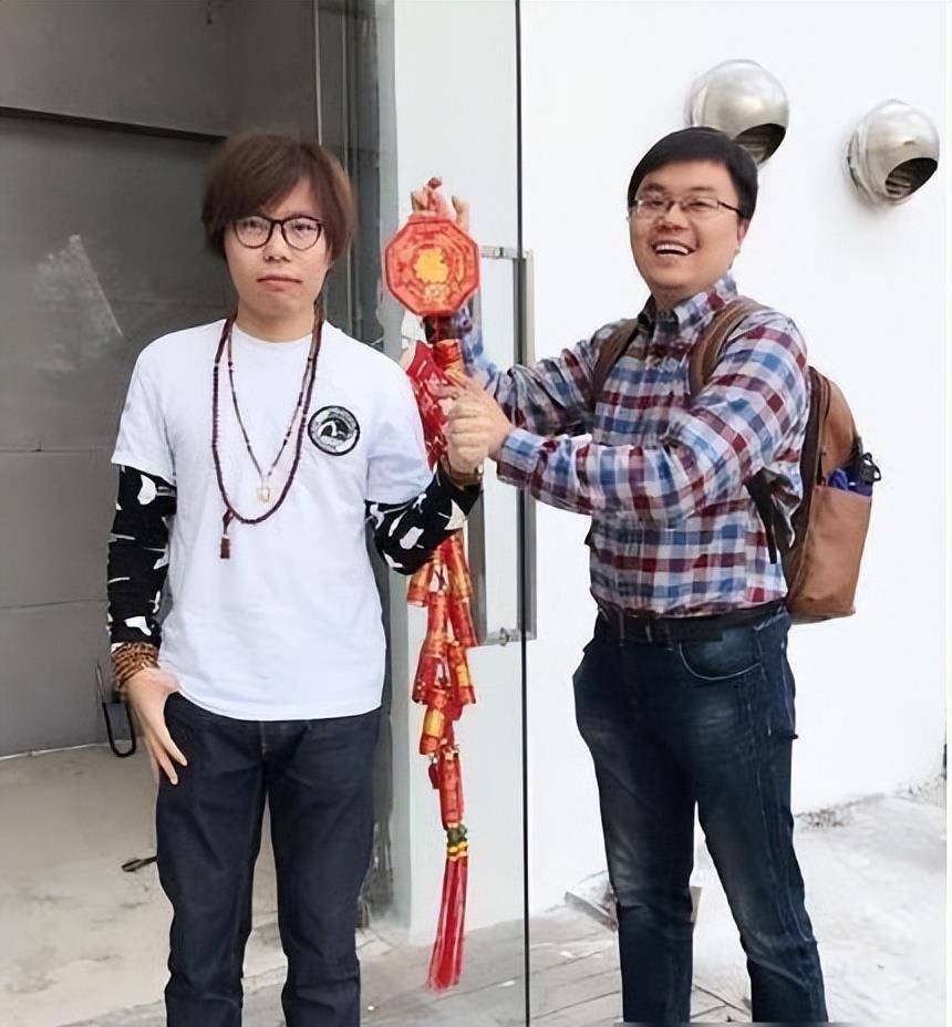 后因吐槽李泽言台词羞耻,惨遭其粉丝疯狂围攻_严浩翔_黄锐_李飞