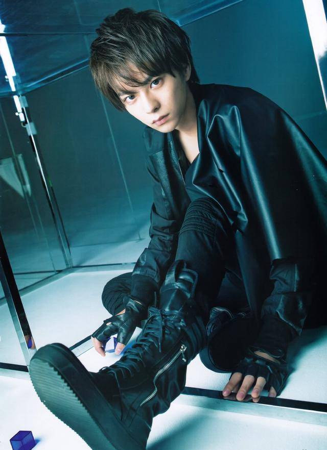 胜利还有比佐藤胜利头更小的男明星吗？