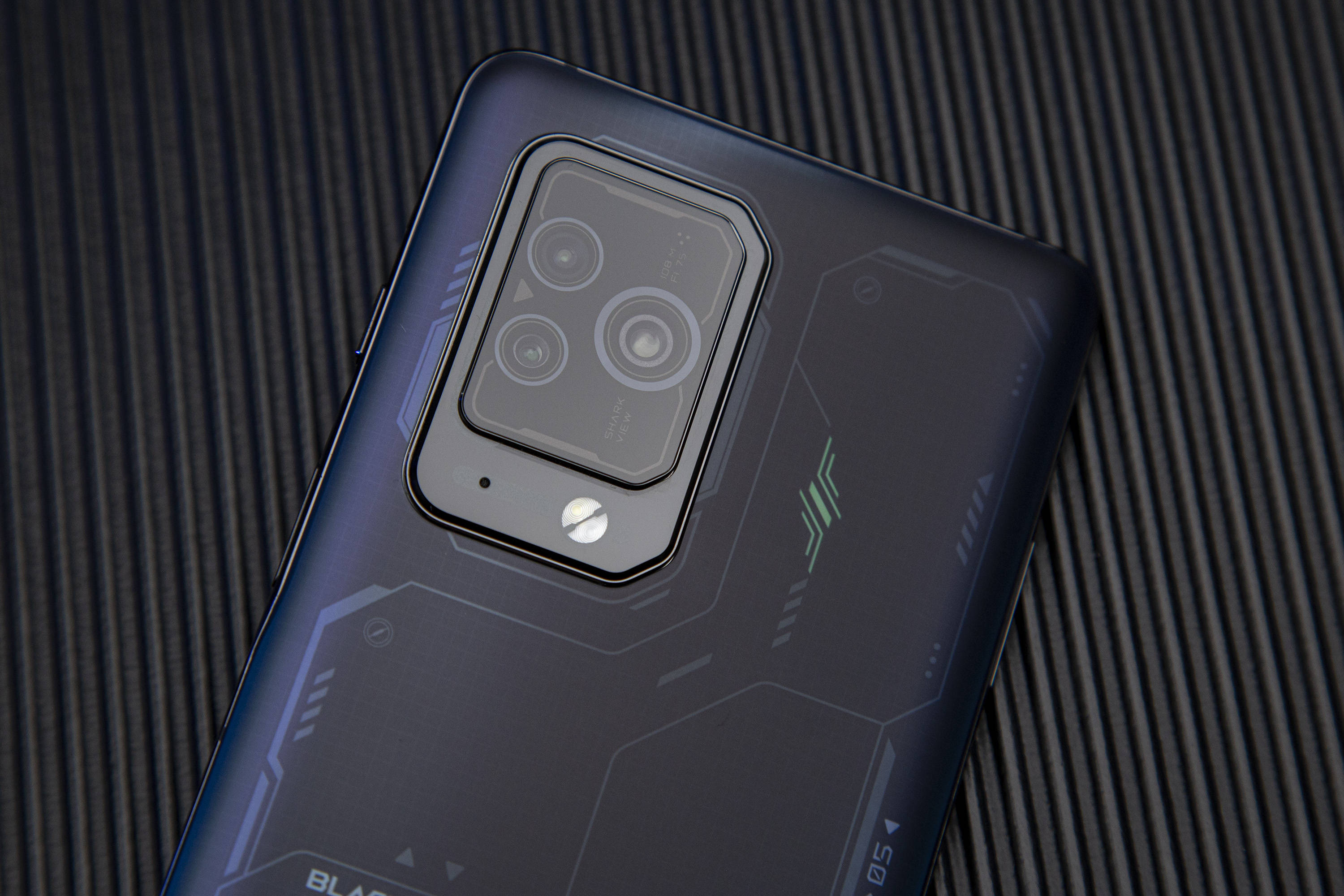 黑鲨5pro深度体验买手机送老婆鲨鲨酱陪你一起打游戏