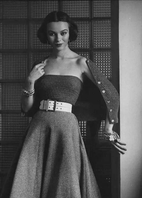 原创欧美女人老照片:美丽又优雅_欧洲_年代_车门