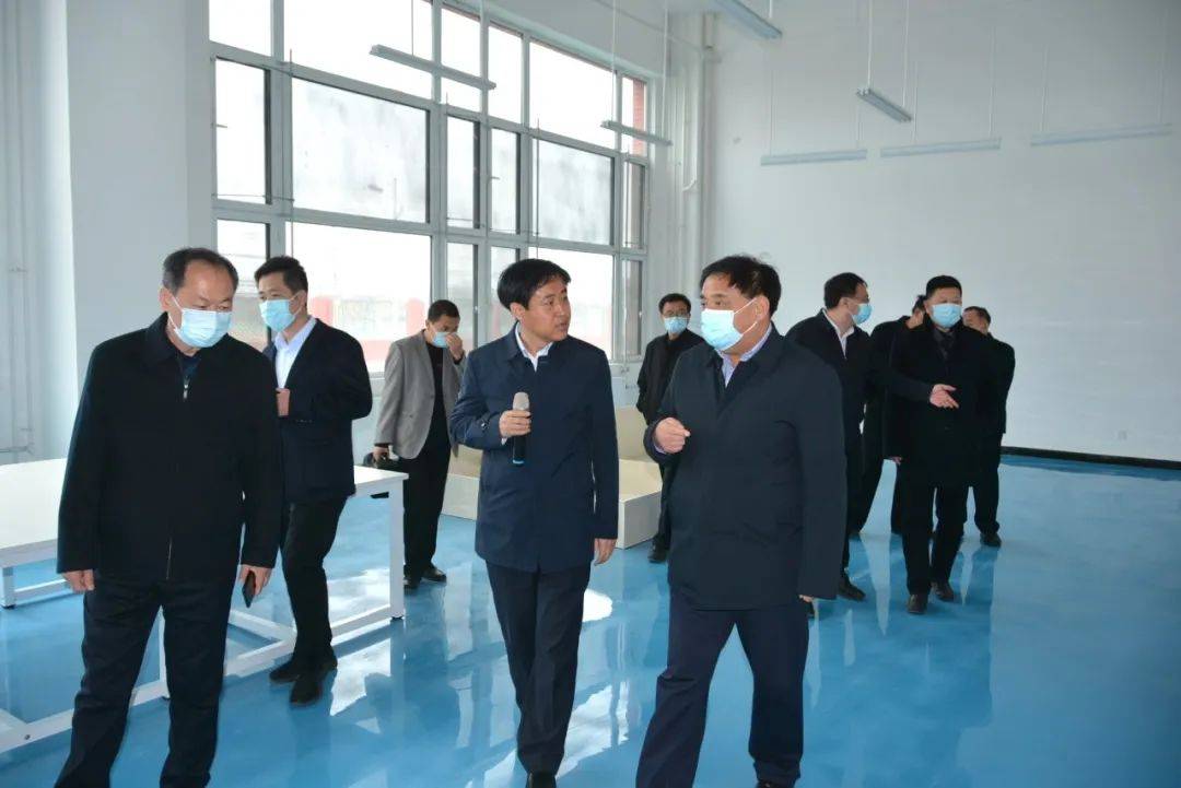 在深州市委书记于波,市人大常委会主任严立根的陪同下,专程来深州市