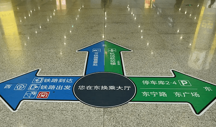 广告人用广告画面还原考古现场和地下洞穴,这款广告材