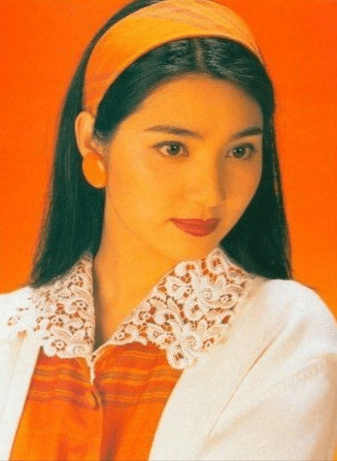 原创容忍丈夫出轨屡遭背叛却不离婚洪欣比你想象的更能忍