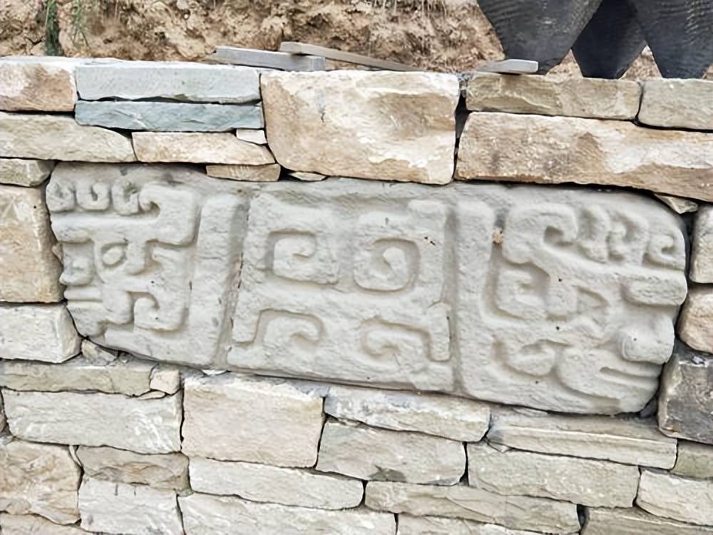 原创
石峁遗址发现“骨”雕,专家经研究,揭开四千年前古人的信仰之谜