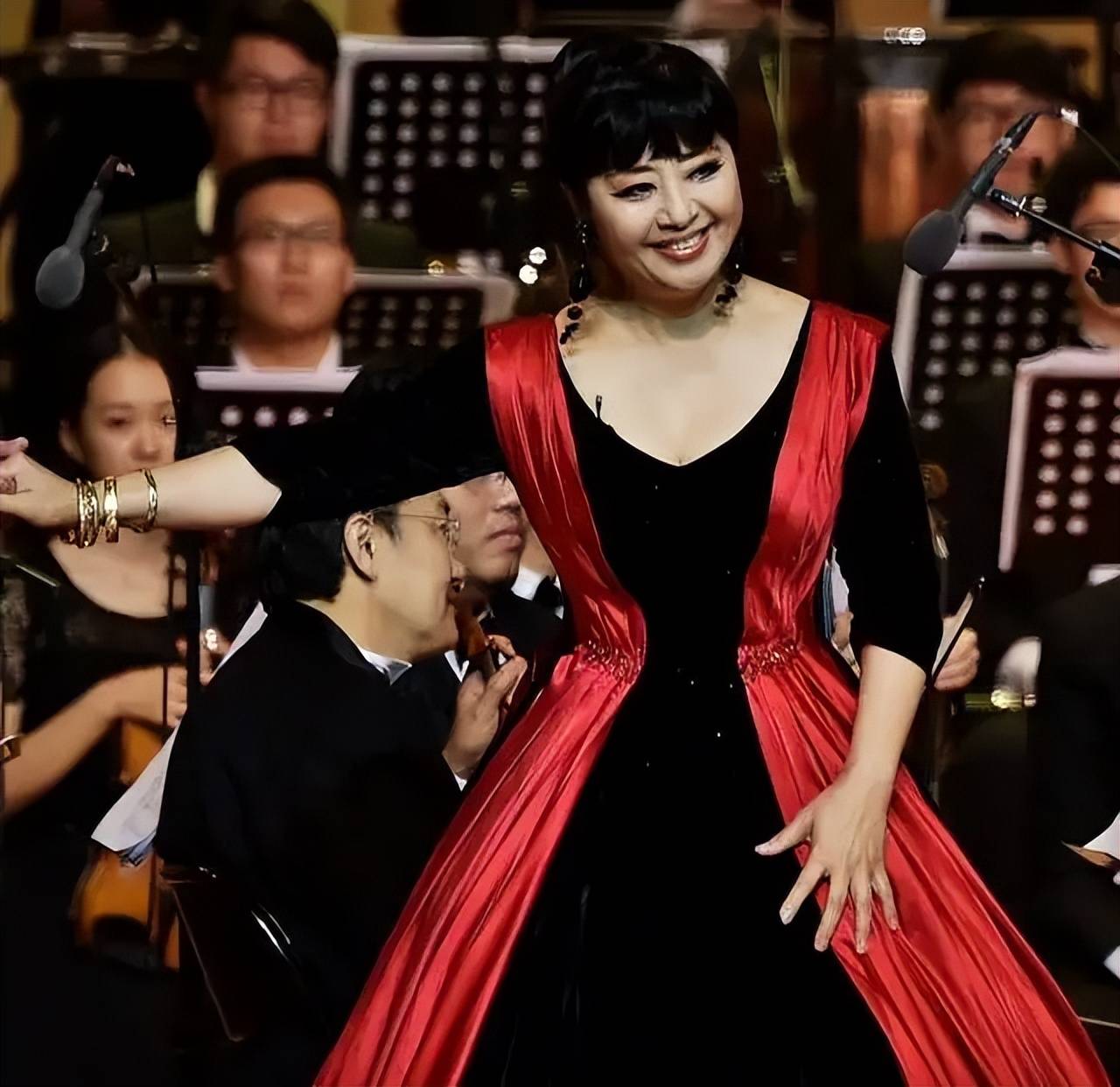 殷秀梅:与程志闪婚闪离,二婚再嫁法国名门望族,现状怎样了?