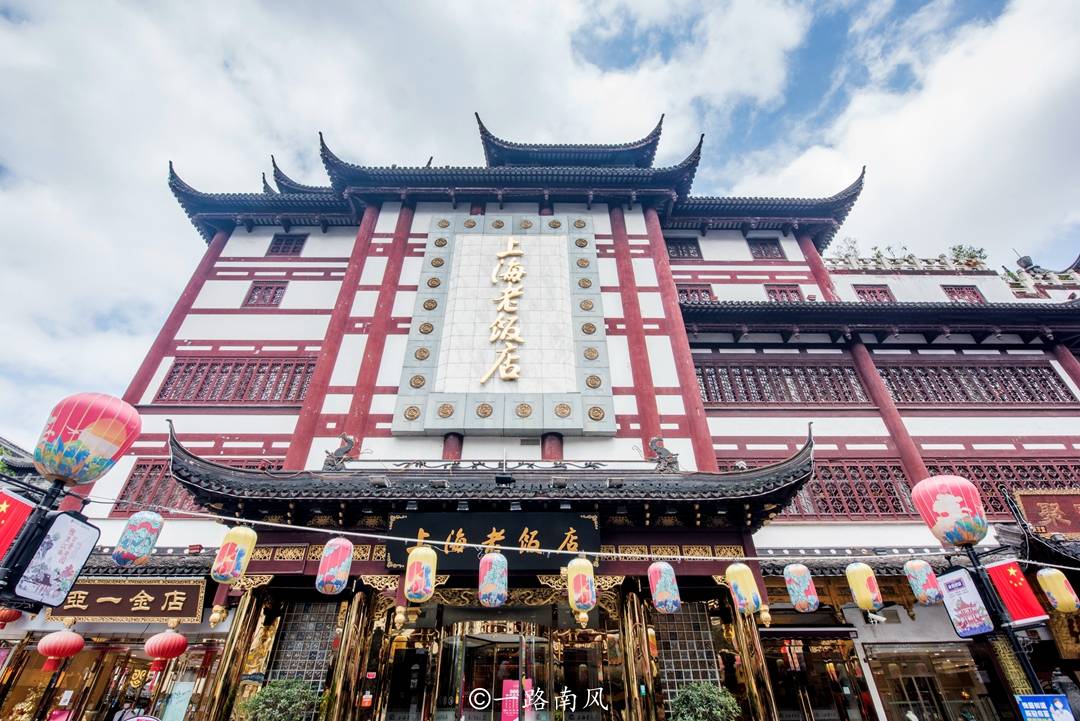豫园城隍庙，上海三大世界级商圈之一，外地游客云集，本地人很少