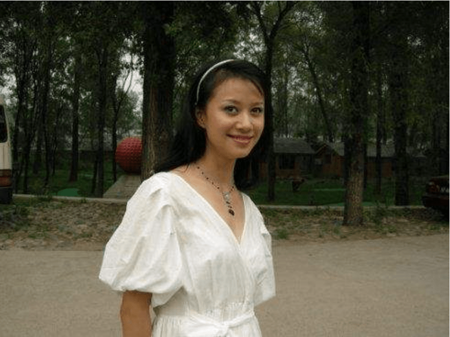 祝无双倪虹洁拍内衣广告与父母有隔阂离婚后儿子又成她的心病