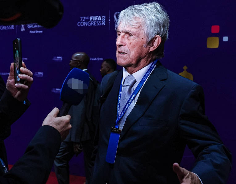 原创米卢打脸董路不知道什么是保护性接应前锋就该离对方球门更近