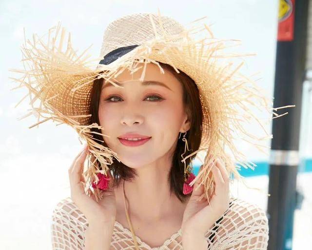 原創演員楊雨婷和房子斌從校服到婚紗結婚21年成丈夫驕傲