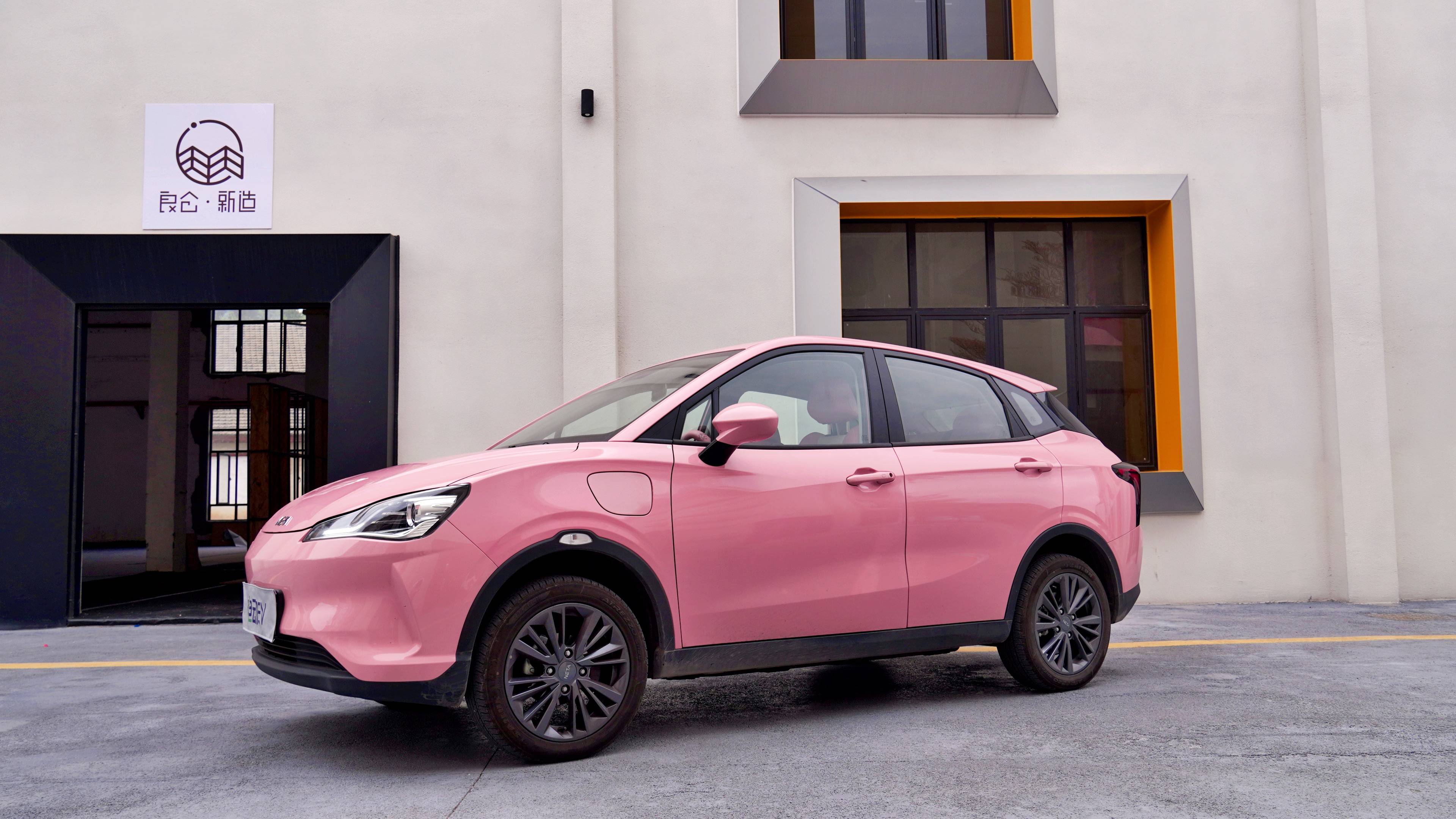 试驾哪吒v为何能成哪吒汽车销量支柱小巧好开且智能表现不俗