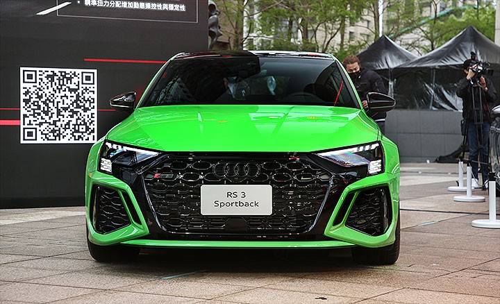 实拍奥迪rs3两厢版谁说这车只能跑直线