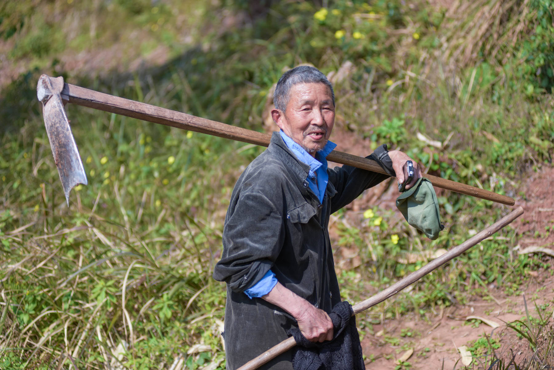 探访乡村留守老人重庆77岁的李仲伦独女远嫁长期孤独度日