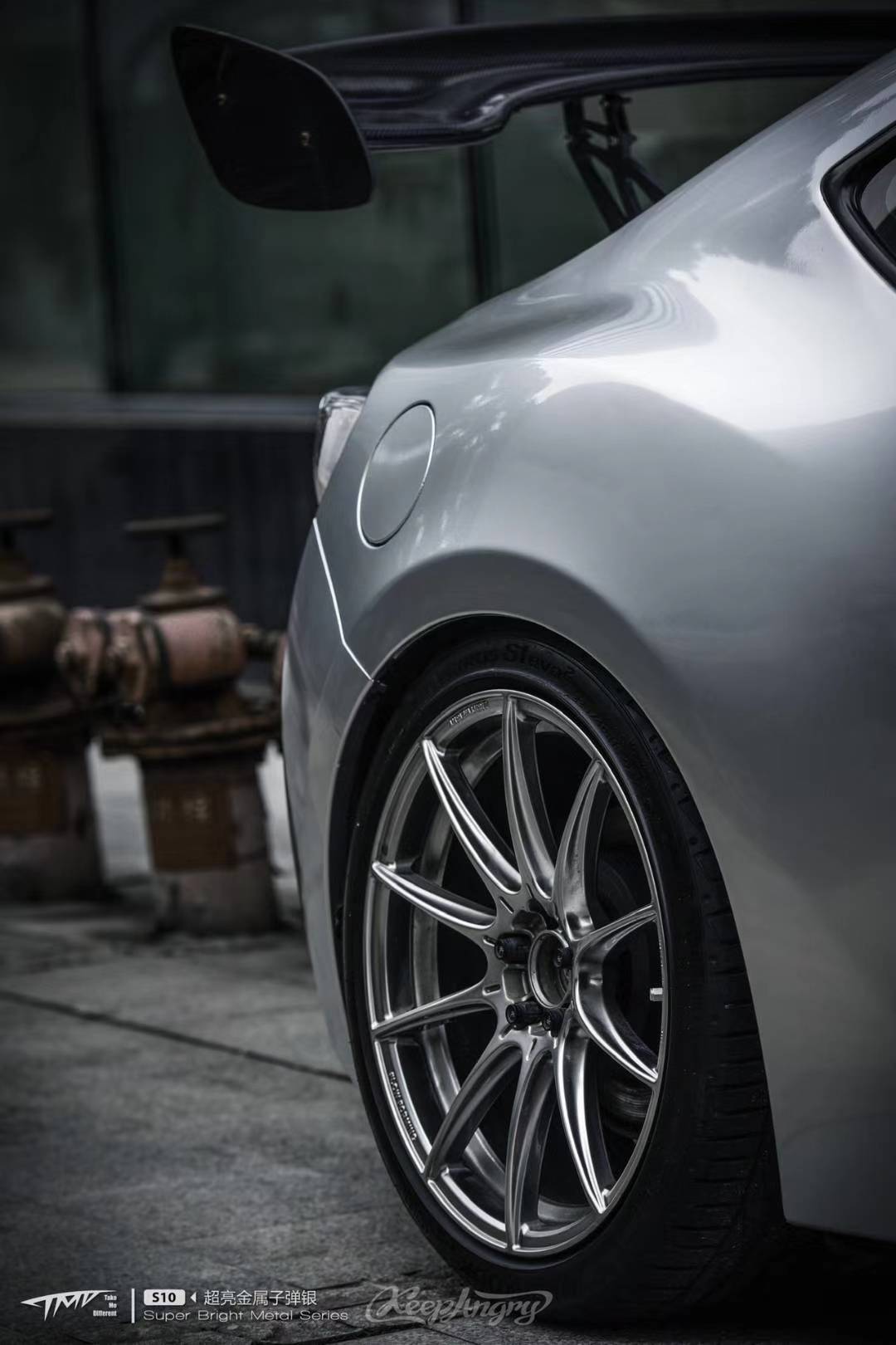 金属质感的银色高冷的感觉,斯巴鲁brz子弹银改色膜-tmd潮牌_前路_闪电