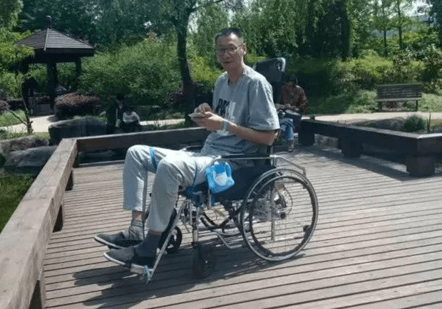 前男排主力郑亮,职业生涯无人可替,退役之后却只能瘫在床上_排球队