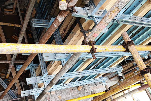 方钢背楞是什么