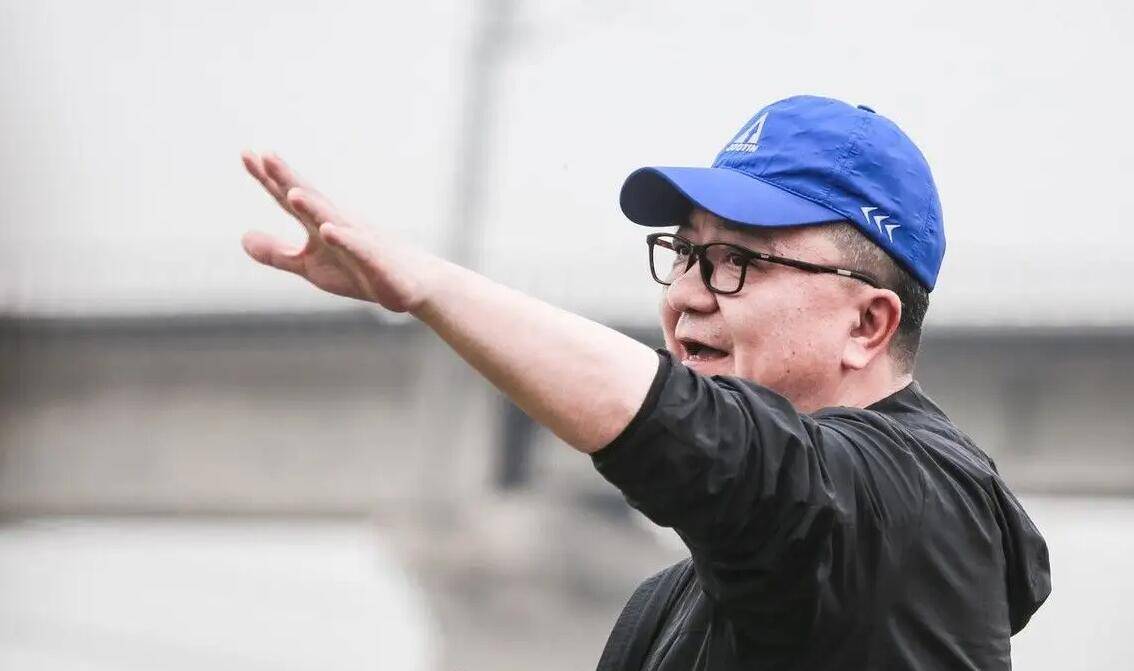 原创董路为于大宝辩解是保护性接应那么功勋教练米卢如何回答