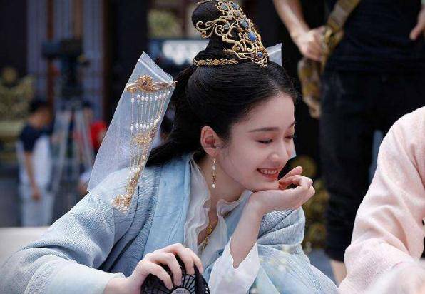 她含泪冷笑:我咒你永失所爱_夏若晴_韩旭_萧风