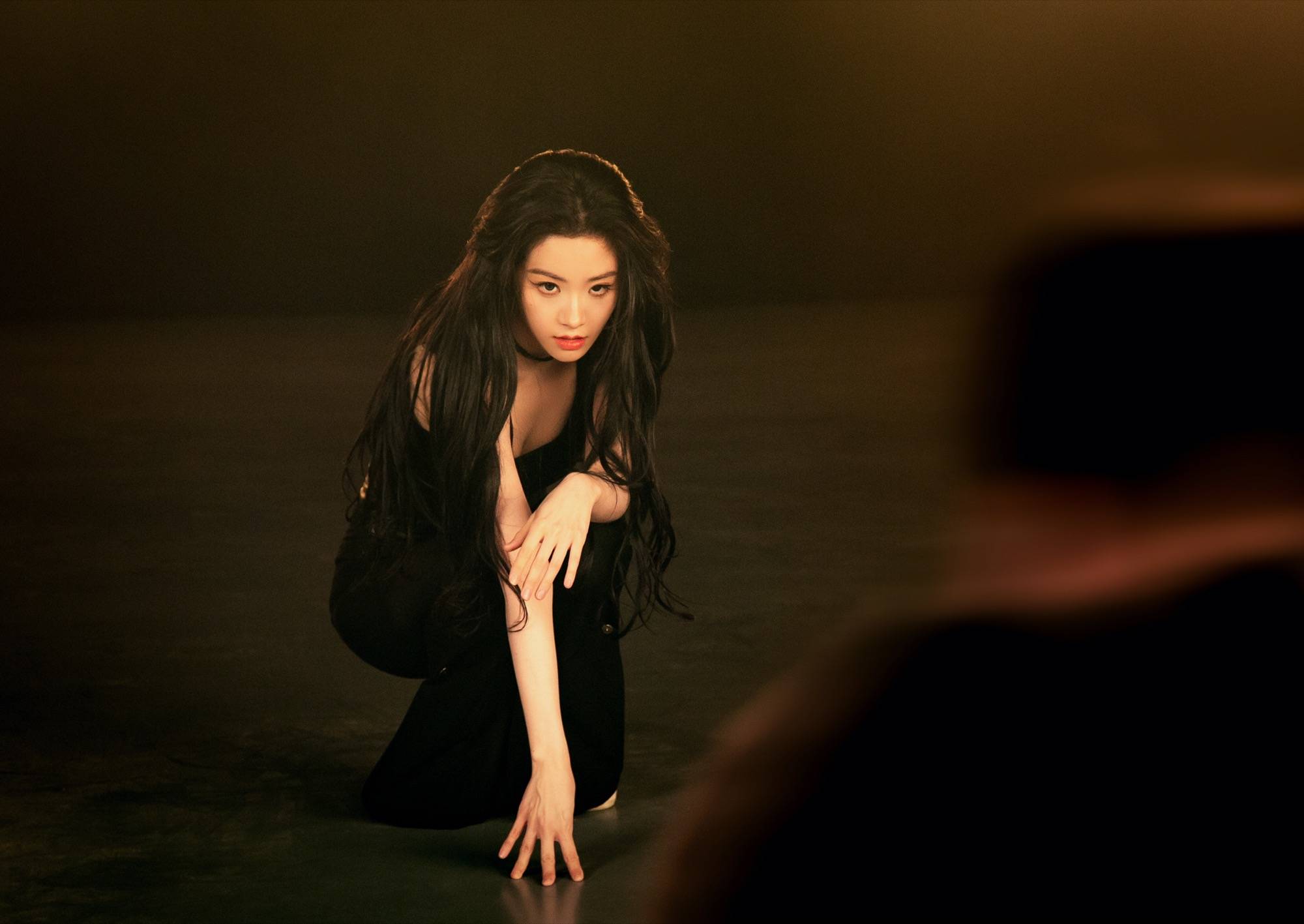 喻言翻跳hush惊艳侧拍神图合集喻言光影中热舞身材性感舞姿火辣