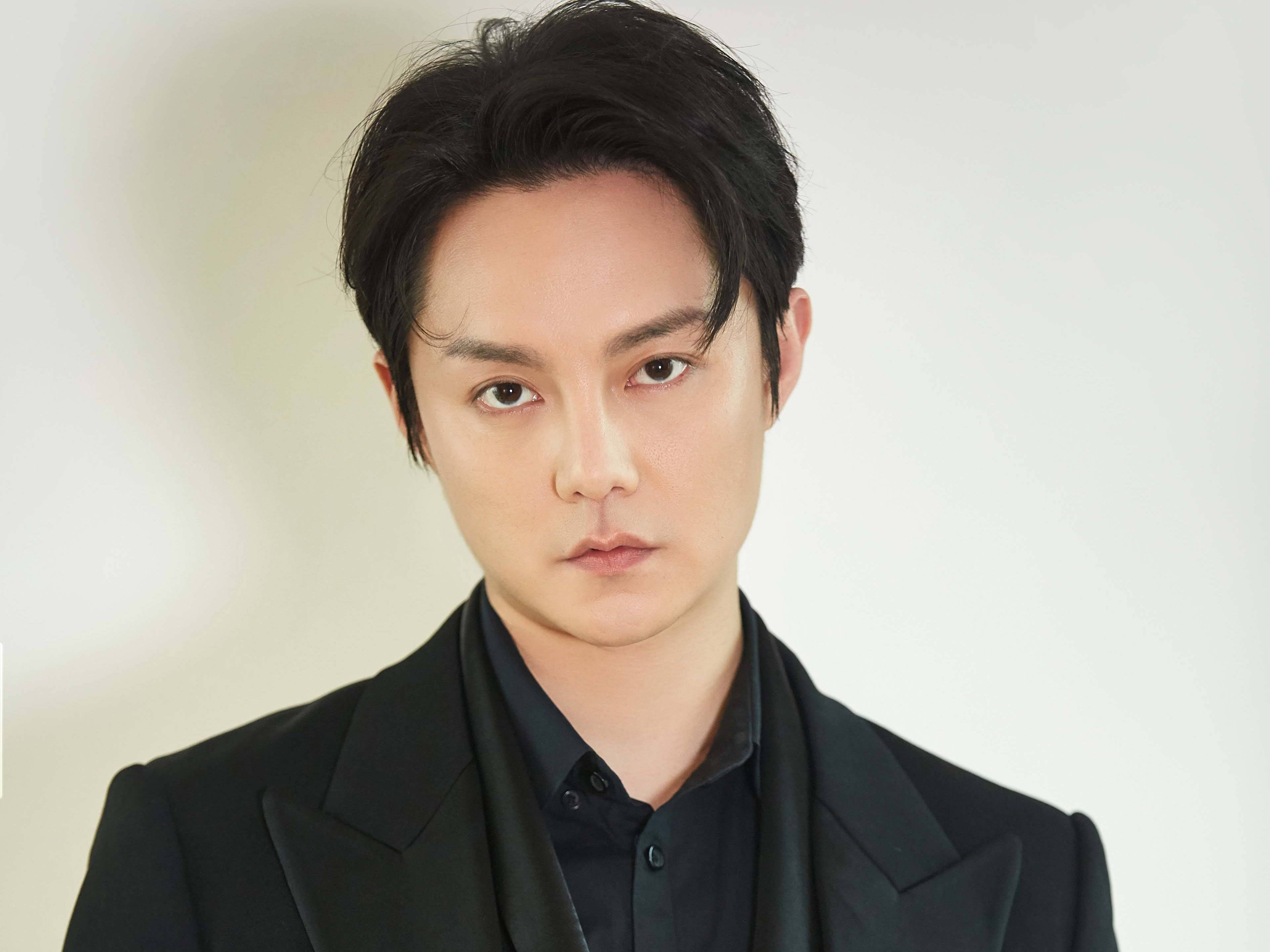 但可惜的是,自从留了长发之后,尹正的颜值和气质就大为转变.