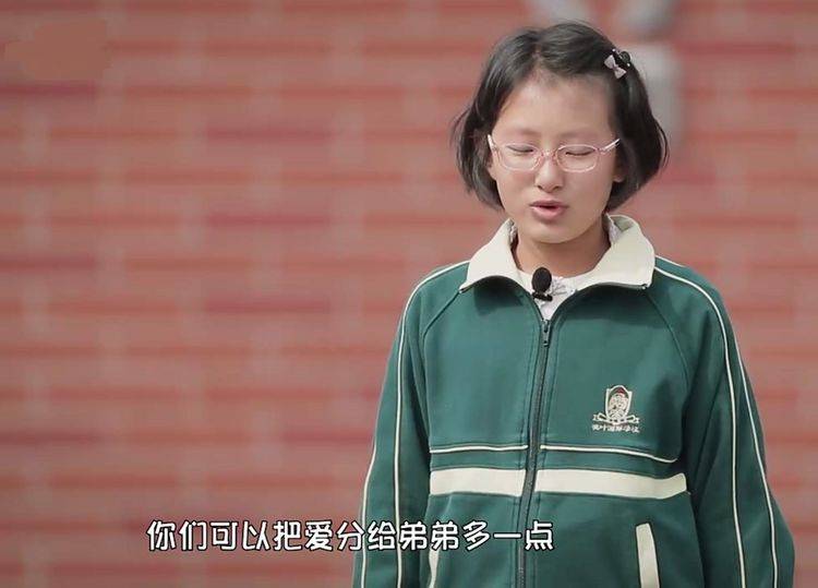 妈妈收拾孩子书桌，看到10岁女儿的“作文”后，不禁泪流满面