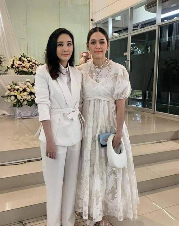 泰星chompoo:没有去参加tangmo的葬礼,是因为马上就要临产了_友谊