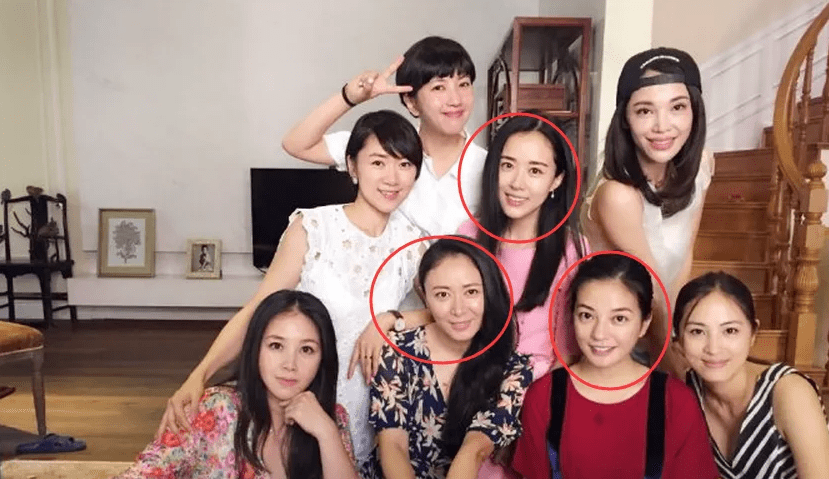 她毕业于中戏,同班同学也有有名,比如黄晓明,陈坤,祖峰,张恒等等.