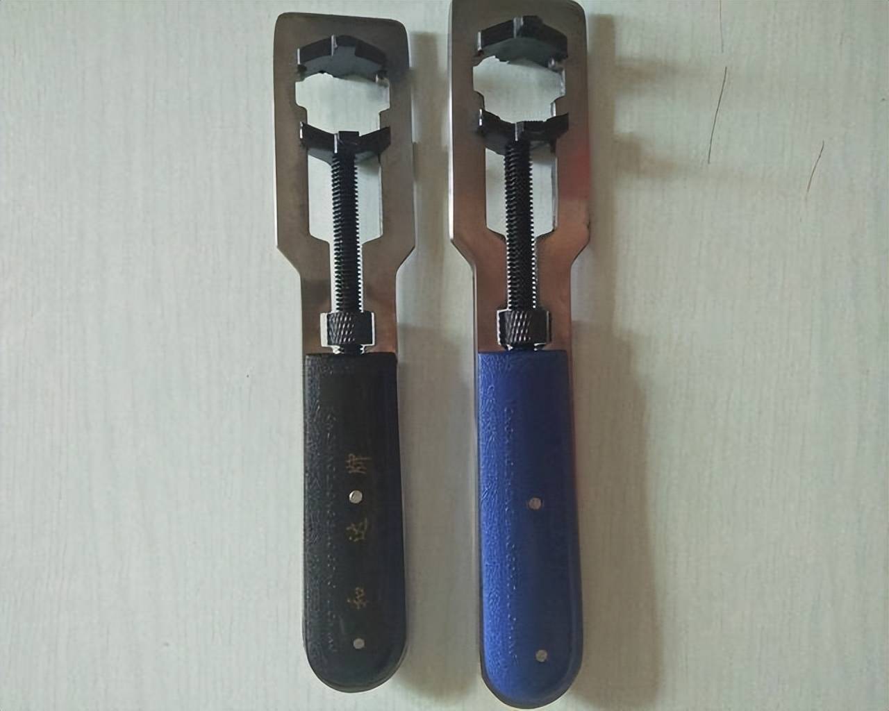 原创
河南老物件,有表起子,气吹,铜哨,再不看一眼它们就进博物馆了