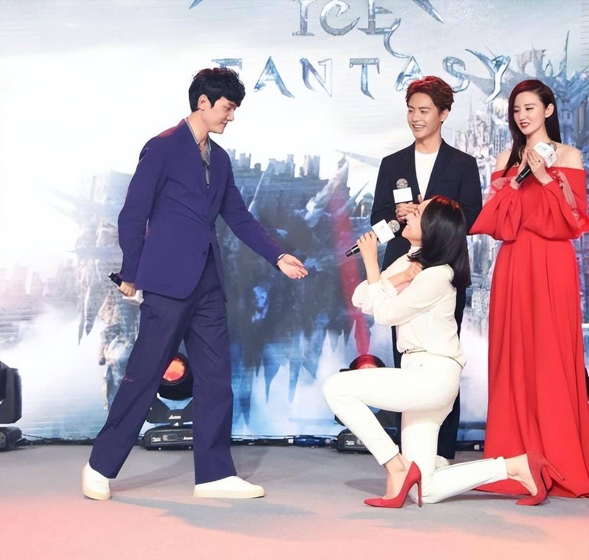 从2015年开始宋茜便跟冯绍峰连续合作了两部戏,合作期间两人暧昧不断