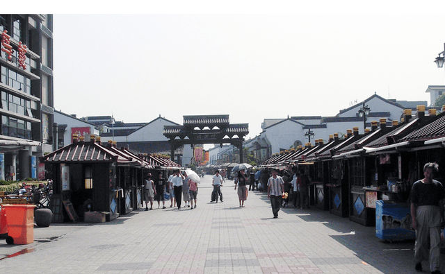 杭州有条老街，历经千年历史“经久不衰”，如今还是知名景区