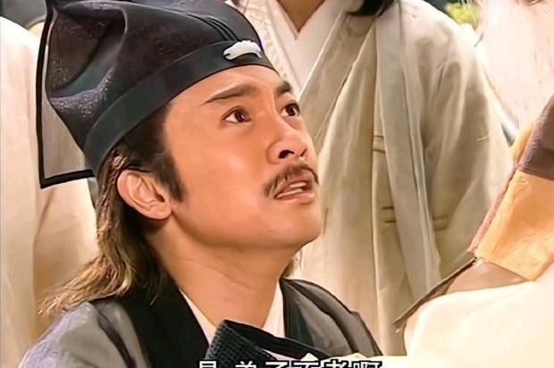 爱徒张翠山被逼自刎,张三丰为何只哭不敢闹?你瞧他在忌惮谁?