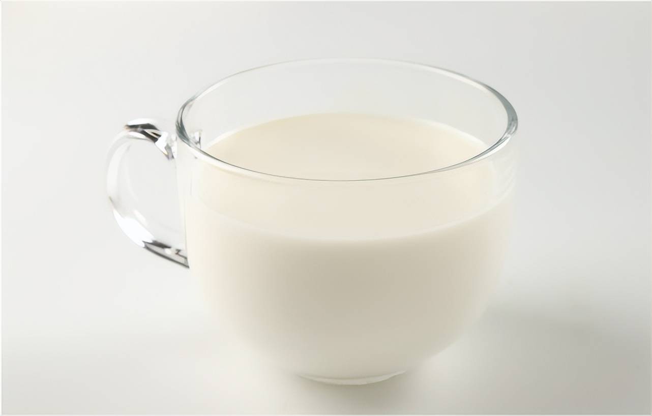 每天喝一杯牛奶血脂会升高吗提醒血脂高的人应该少吃这4物