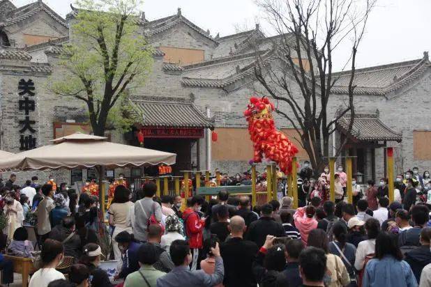 “沐春风静初三日，俪行白鹿趁年华”白鹿原上文化游