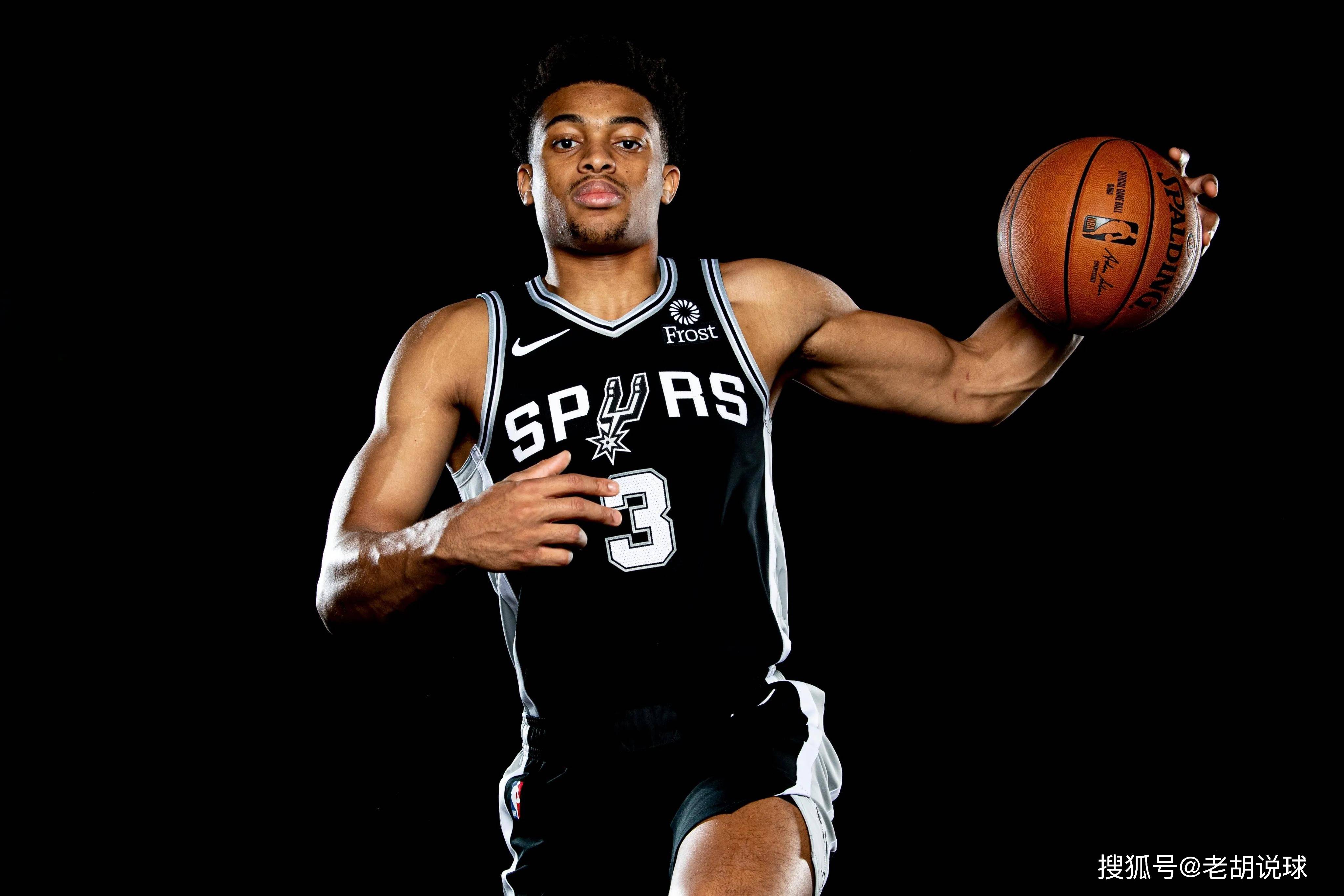 名嘴怒斥约翰逊你的言论对詹姆斯和湖人非常不敬赛季还未结束