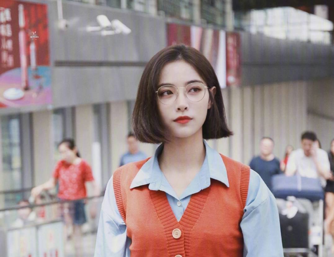 原创许佳琪最新造型来袭穿白色衬衫配紧身明艳大美人太a了