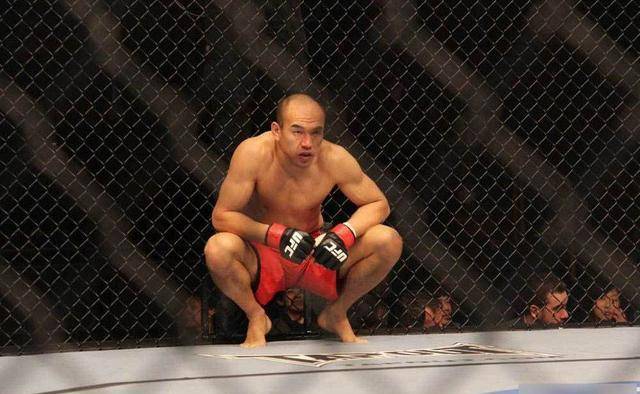 张伟丽夺冠却火了一个人,吴京称其ufc第一人,还要为他拍电影_张铁泉